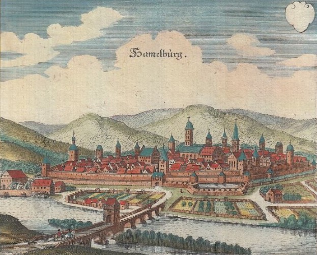 Hammelburg surrounded by walls with three gate towers and eleven military towers.