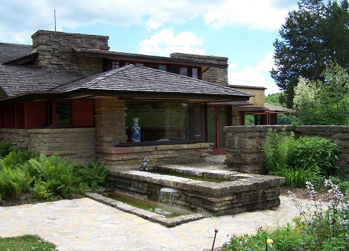 Pools of water placed near the house reflect light and to mirror the sky.