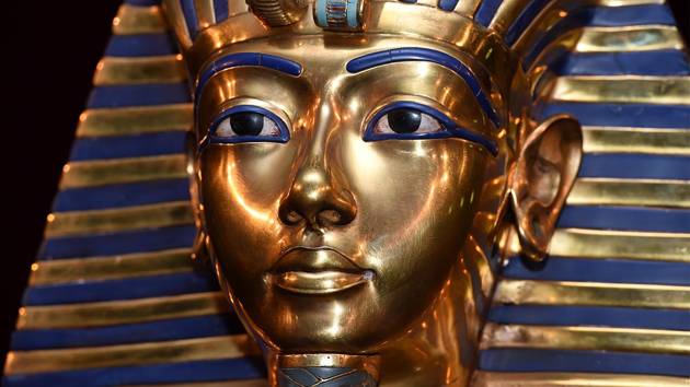 Tutankhamun has become famous since the discovery in 1922 of his tomb. 